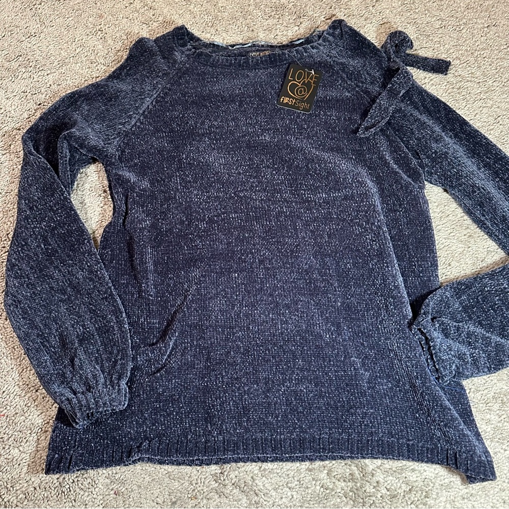 NWT gray sweater 😍